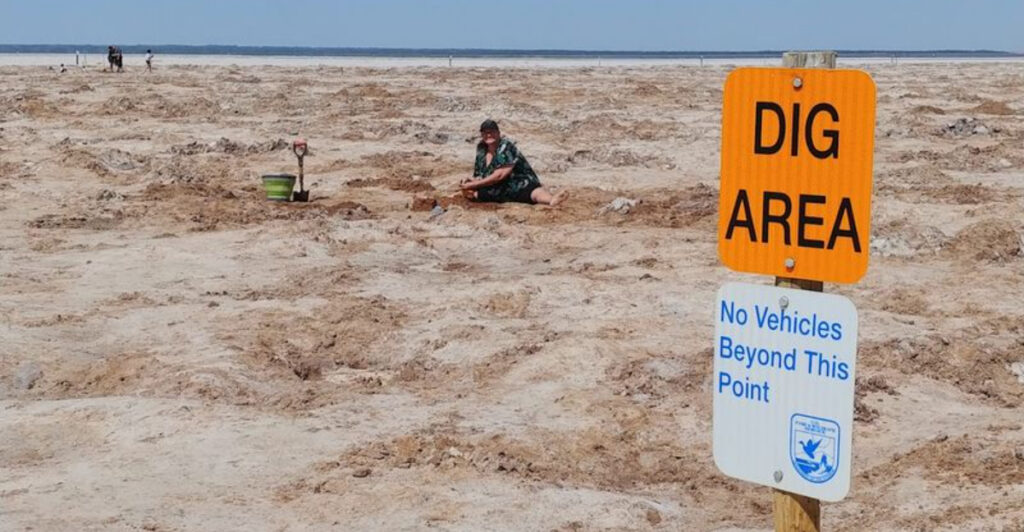 This Oklahoma Wildlife Refuge Lets Visitors Dig for Real Crystals
