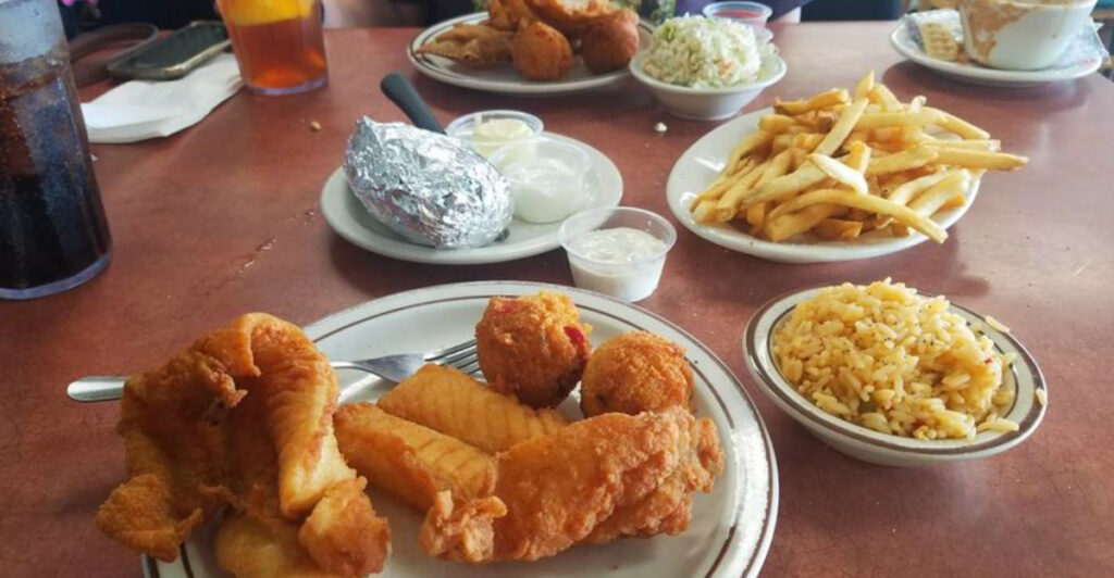 This Old-Fashioned Oklahoma Restaurant Serves Incredible Seafood