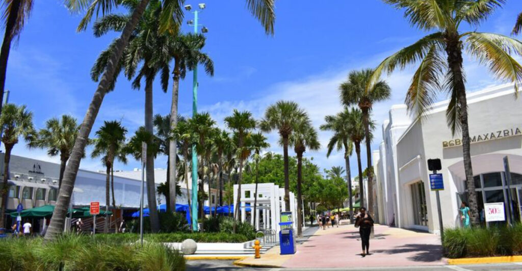 This Pedestrian Street in Miami Beach Is Full of Shops, Cafés, and Art