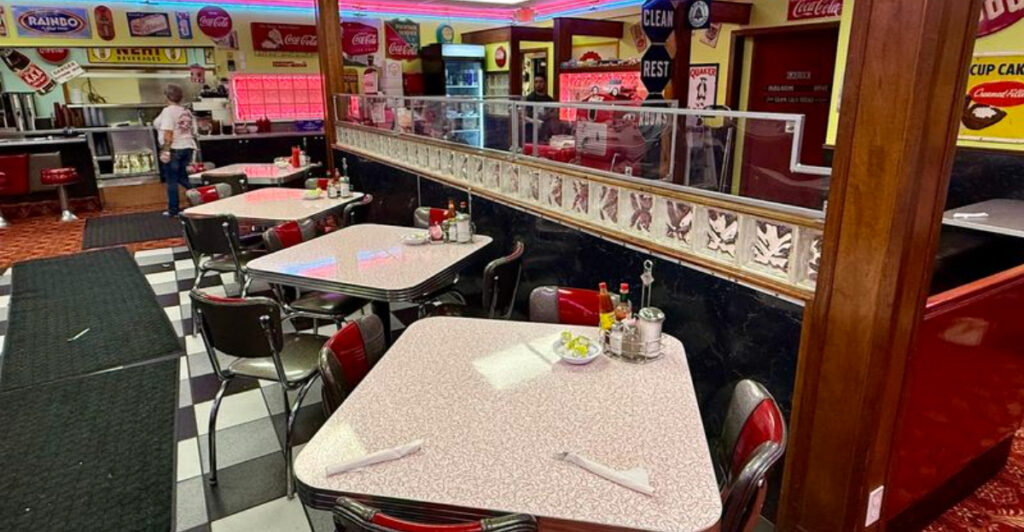 This Retro Oklahoma Diner Feels Like Stepping Into the 1950s