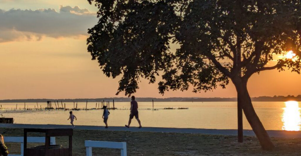 This Sleepy New Jersey River Town Serves Crave-Worthy Crab Cakes and Serious Views