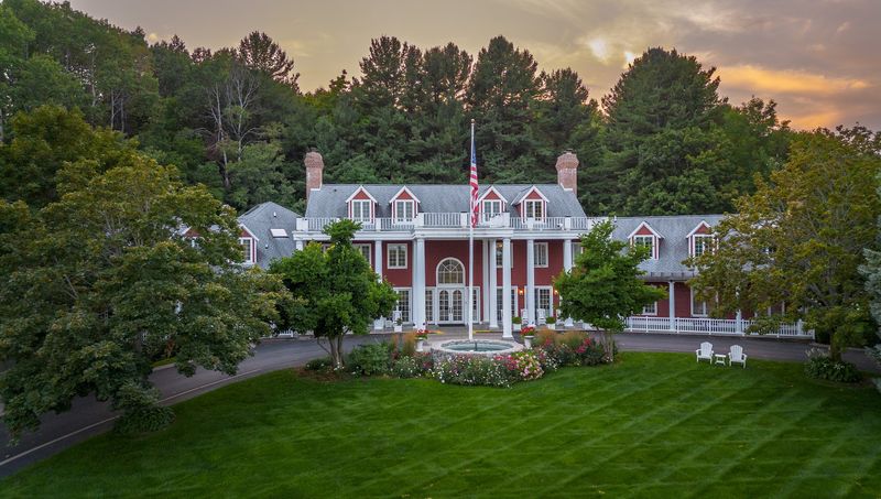A 160-Acre Estate That Sets the Scene