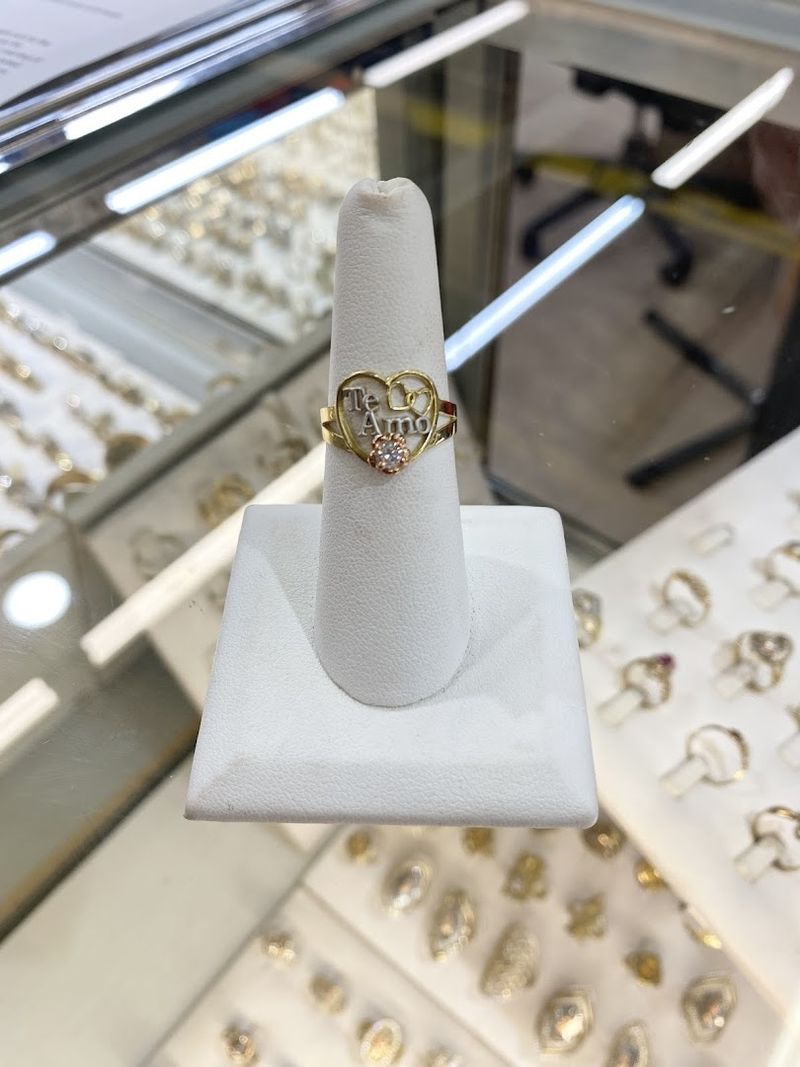 The Jewelry and Handmade Goods Worth Slowing Down For