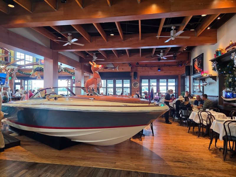 Live Music and a Buzzing Atmosphere