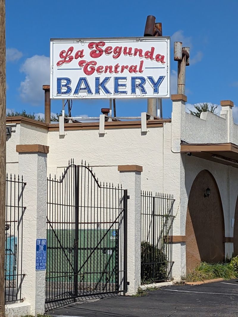 The Loyal Community Around La Segunda