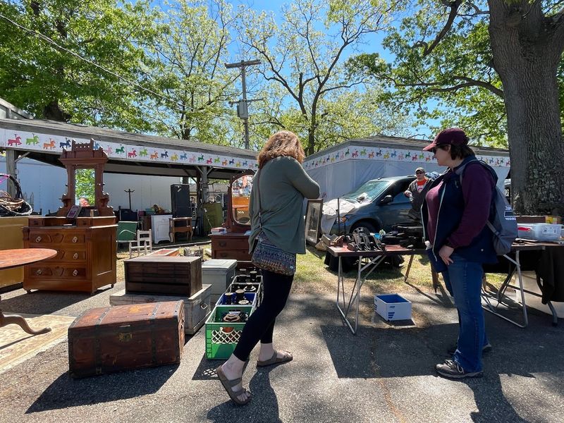 The Vendor Community: Friendly Faces Behind Every Booth