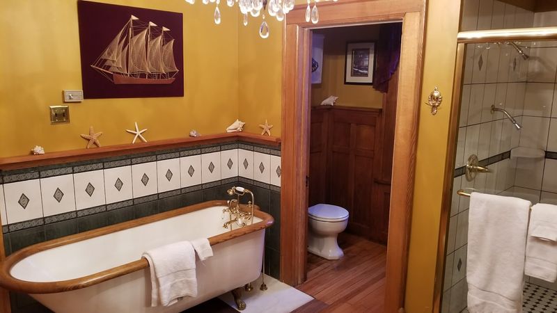 The Claw Foot Tub That Guests Dream About