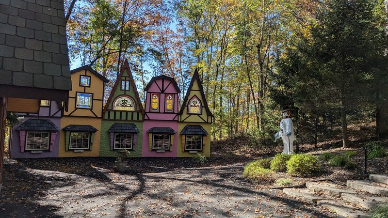 Seasonal Magic: Fall Foliage and Autumn Activities