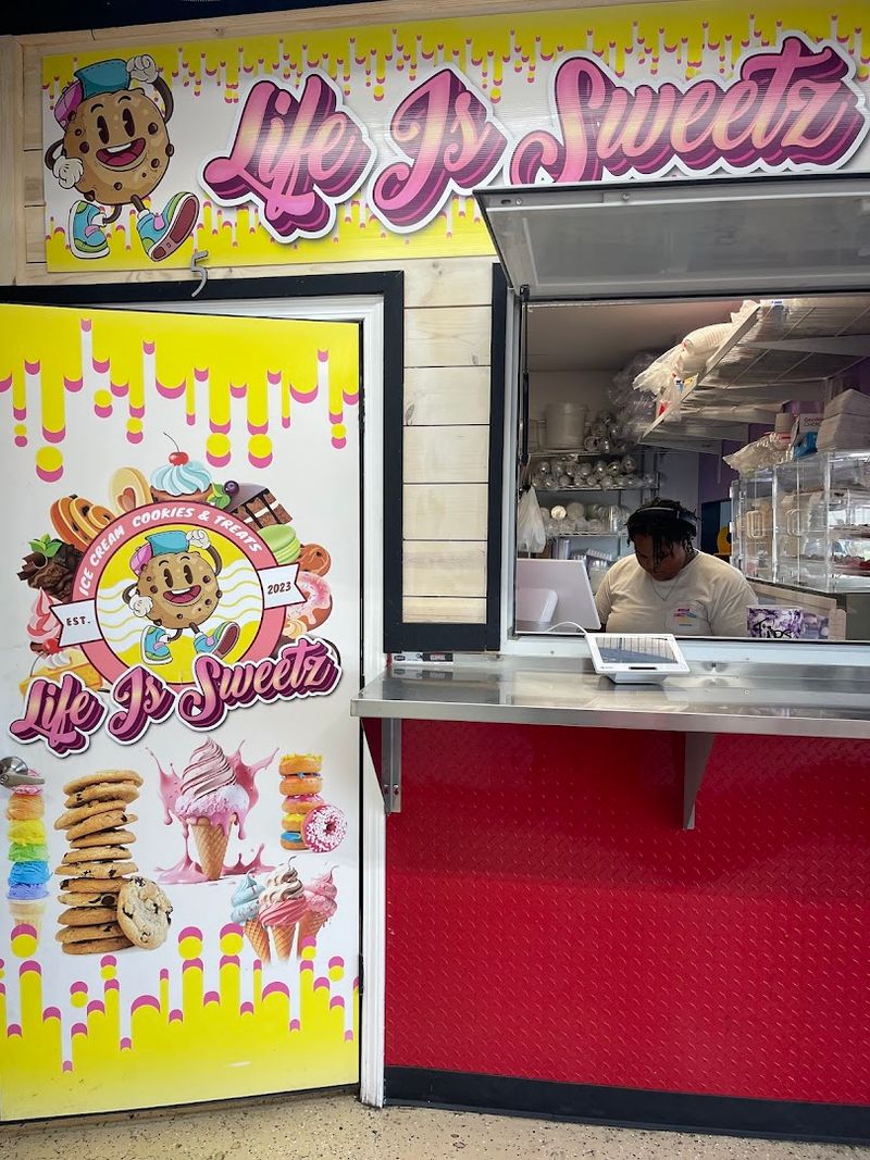 Small-space strategy for parking and seats