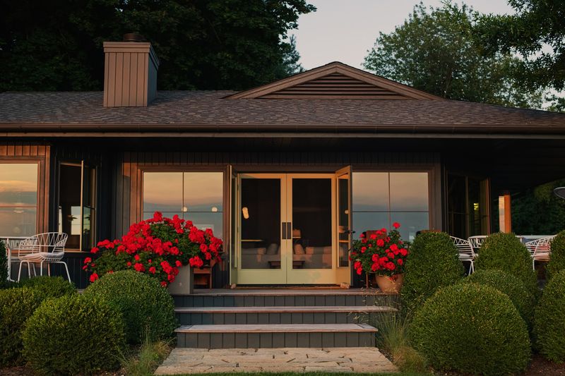 The Story Behind This Bluff-Top Retreat