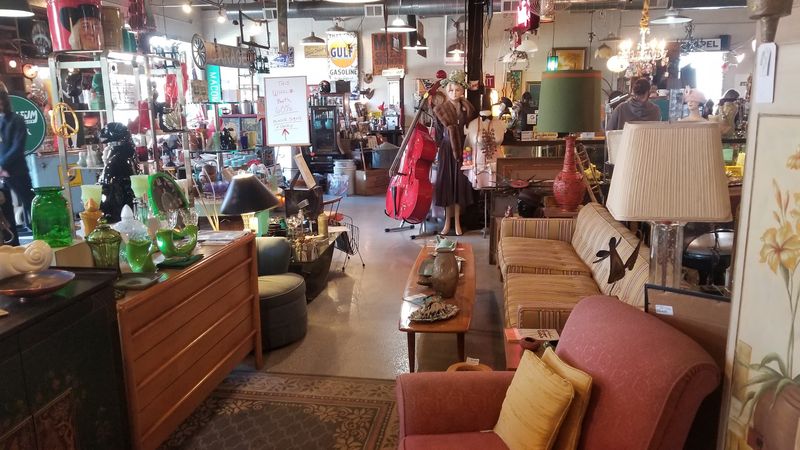 The Two-Floor Layout That Keeps Shoppers Exploring for Hours