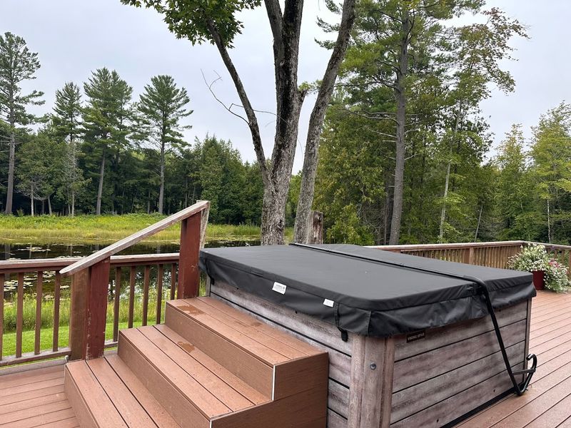 The Cottage on the Lake That Keeps Stealing Hearts
