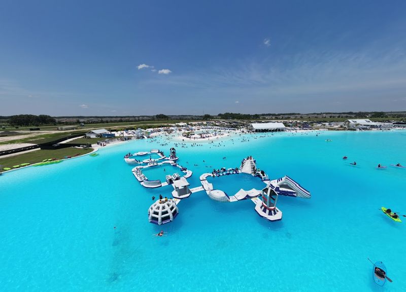 The Lagoon Itself: Size, Water Quality, and the Blue That Stops You Cold