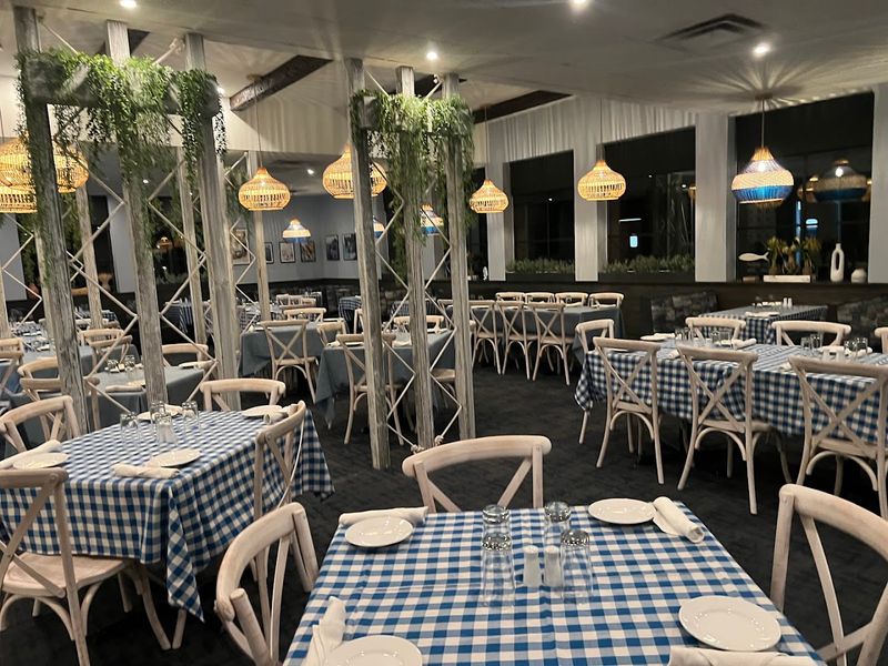 A Dining Room That Feels Nothing Like a Strip Mall