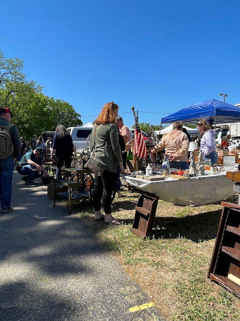 Once a Month Magic: The Schedule That Keeps Shoppers Coming Back