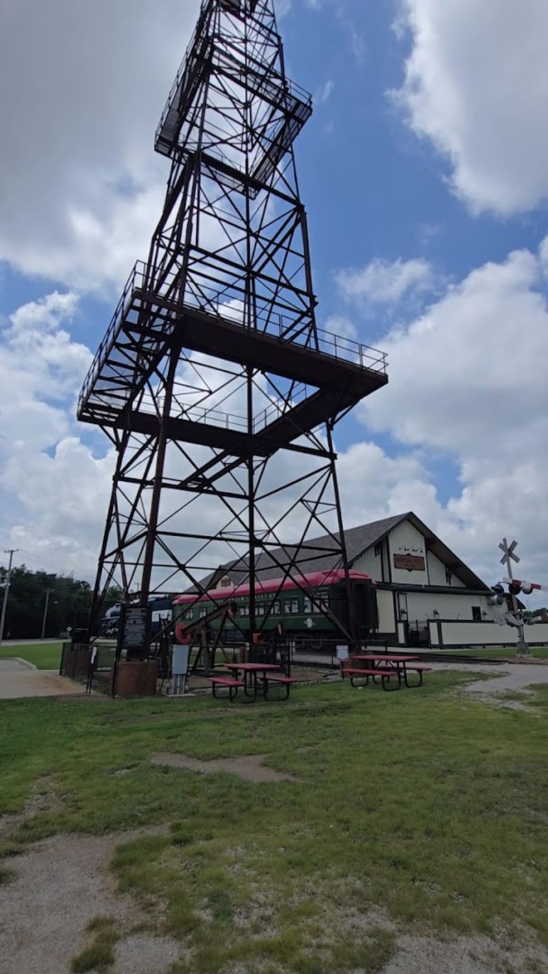 The 194-Foot Oil Derrick That Stops Traffic
