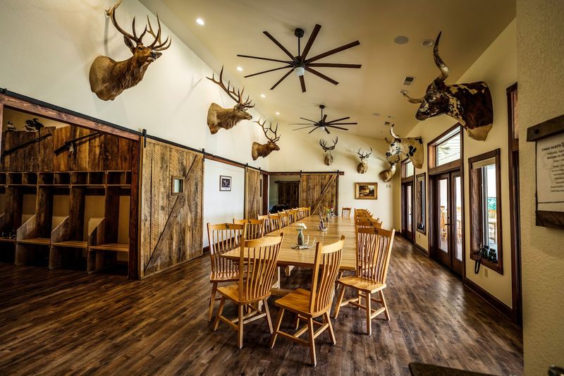 The Lodge Interior That Feels Like a Trophy Room and a Living Room at Once