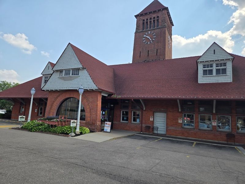 An old depot with plenty to say