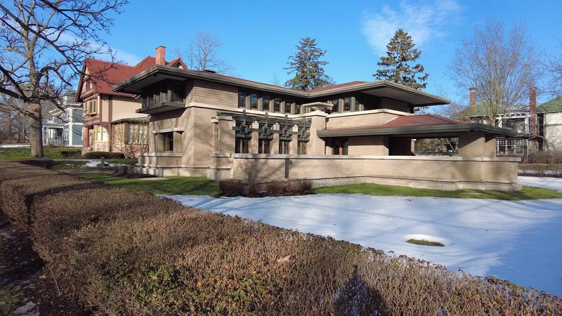 A Prairie house with serious stage presence
