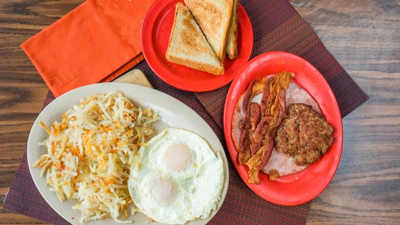 Breakfast all day still means something