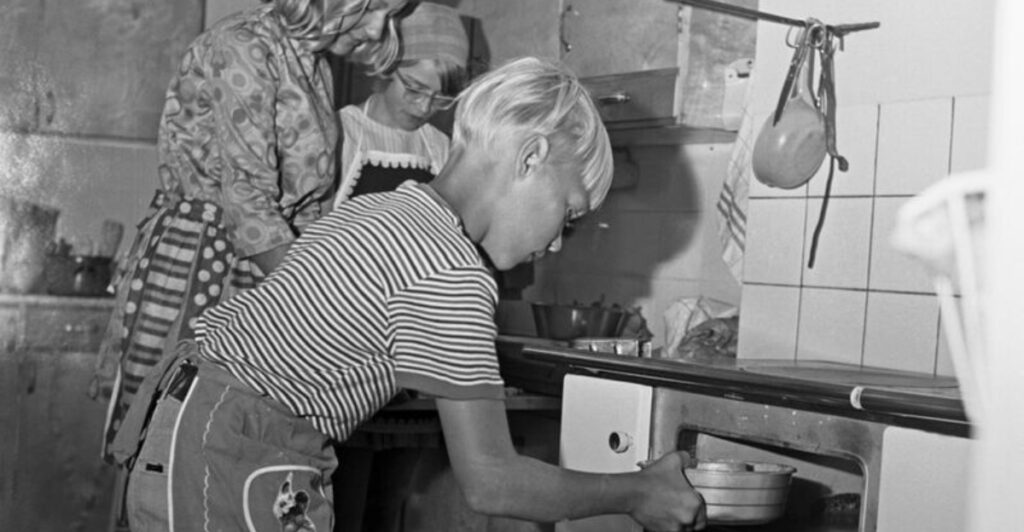 12 Sunday Traditions That Made Boomer Childhoods Special
