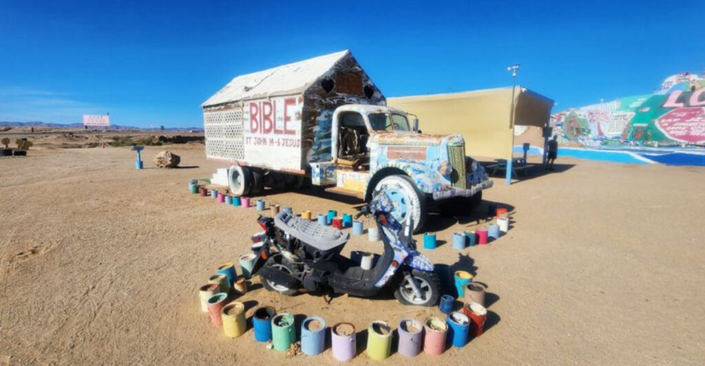 13 Roadside Attractions in America So Odd They’ve Become Bucket-List Stops