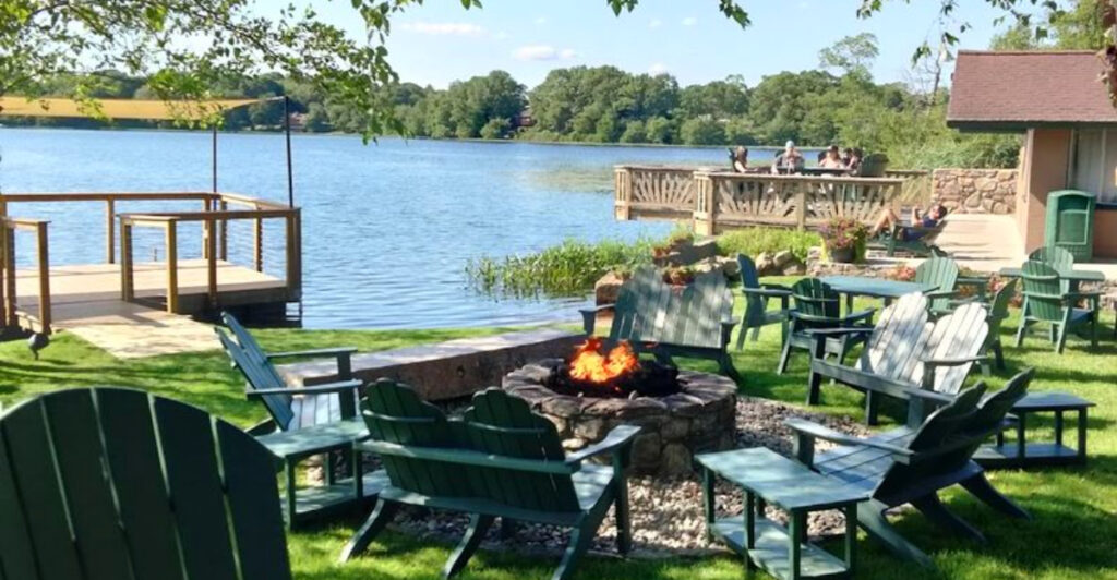 15 Best Restaurants in Rhode Island With Patio Dining and Waterfront Views