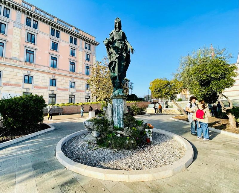 Visit During the Shoulder Season