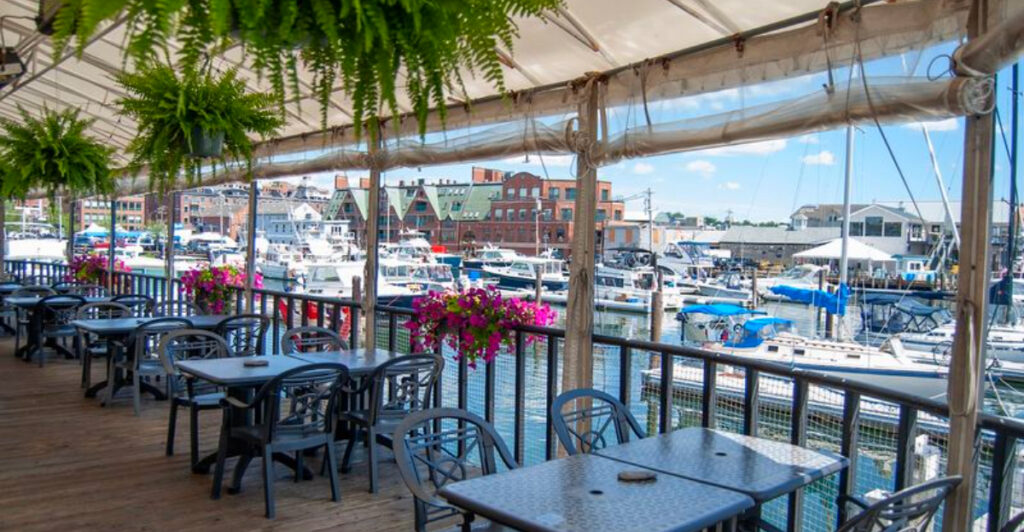 15 Must-Visit Waterfront Dining Spots in Maine With Incredible Scenery