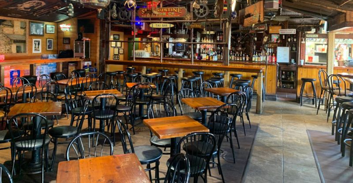15 Old-School Florida Bars With Vintage Vibes