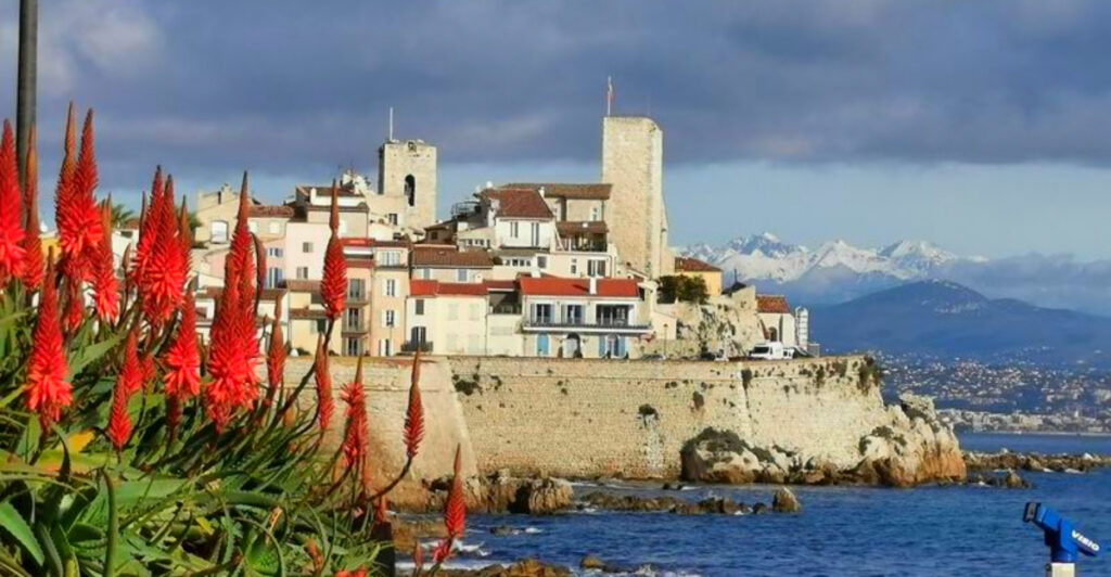 15 Vintage Travel Destinations That Were Once Considered “Luxury”