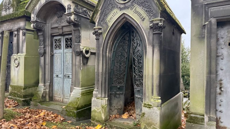 Père Lachaise Cemetery (Paris, France)