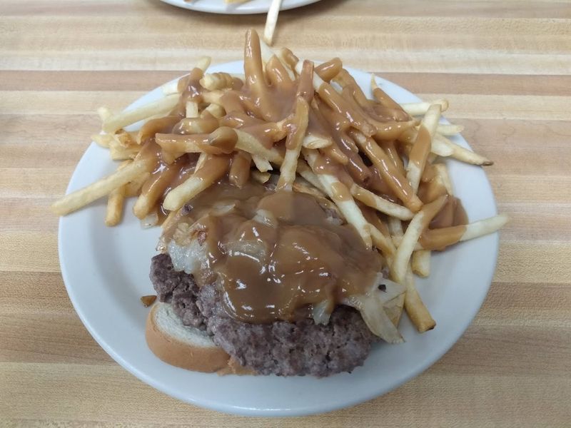 The Hot Hamburger Plate That Locals Cannot Stop Talking About