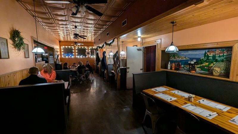 Service That Keeps The Meal Moving