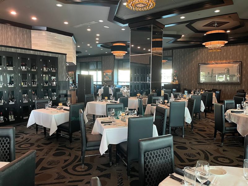 The Atmosphere: Clubby, Warm, and Genuinely Elegant