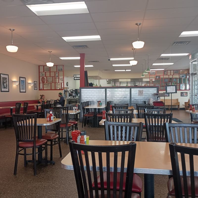 The Retro Interior That Feels Like a Hug