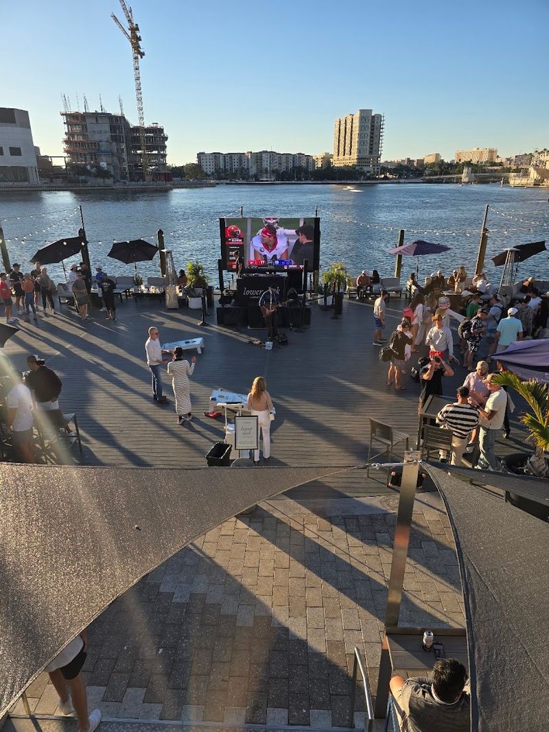 Brunch on the Bay Is a Weekend Ritual