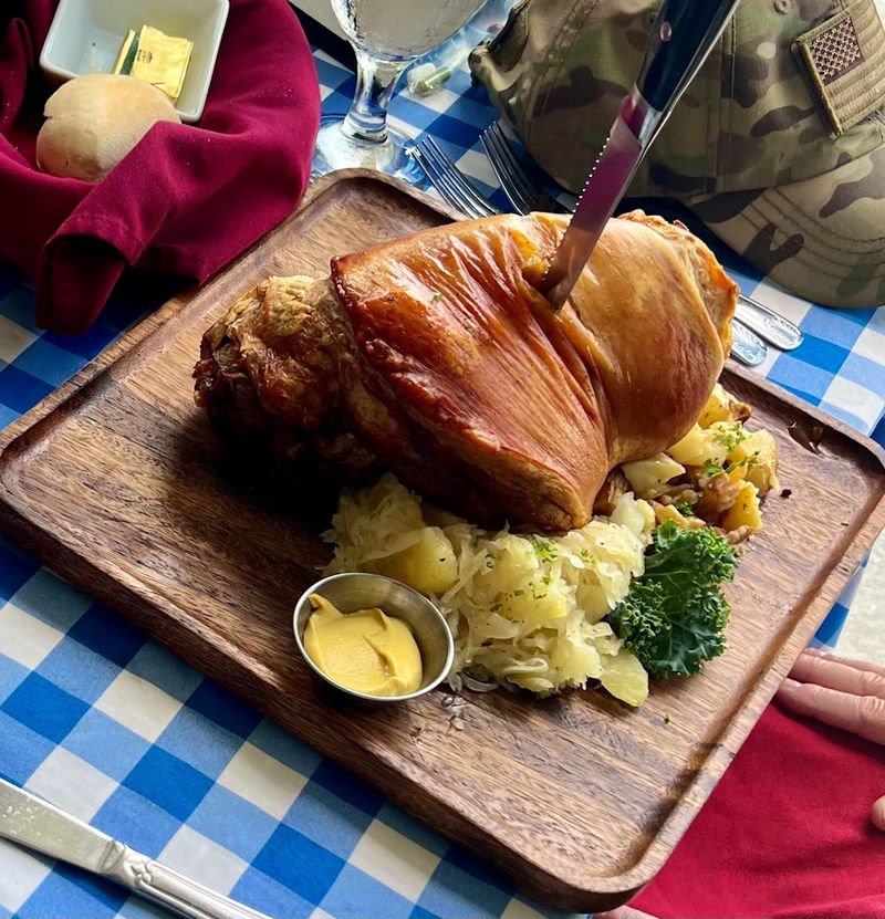 Why This Spot Keeps Drawing People Back to Naples