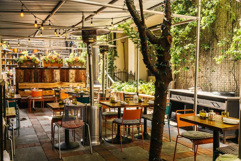 The Tuscan Garden Atmosphere That Sets the Mood