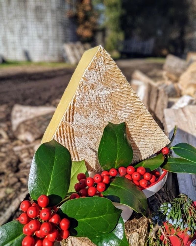 Gifting and Shipping: Cheese That Travels Well