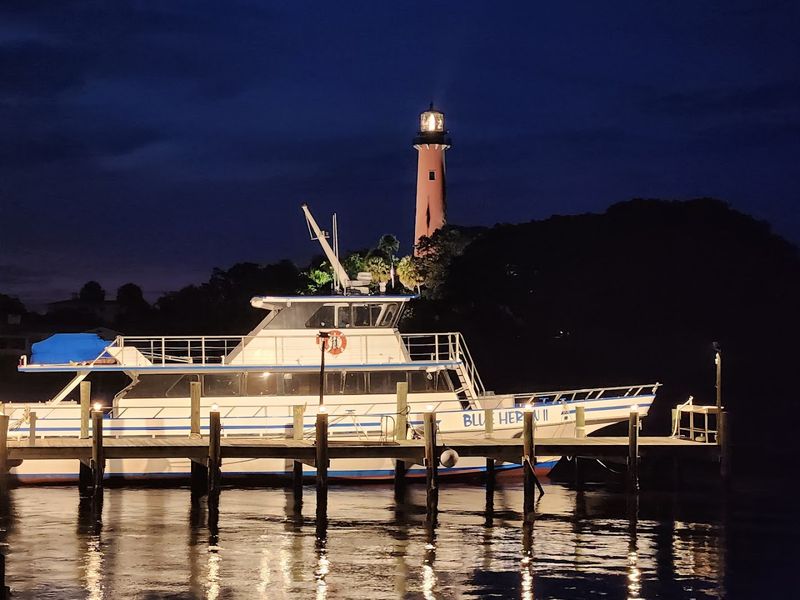 The Waterfront Atmosphere That Keeps People Coming Back