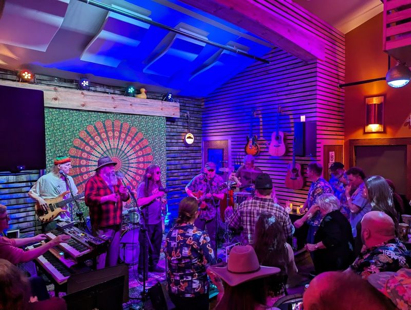 Live Music That Feels Like a Bonus, Not a Gimmick