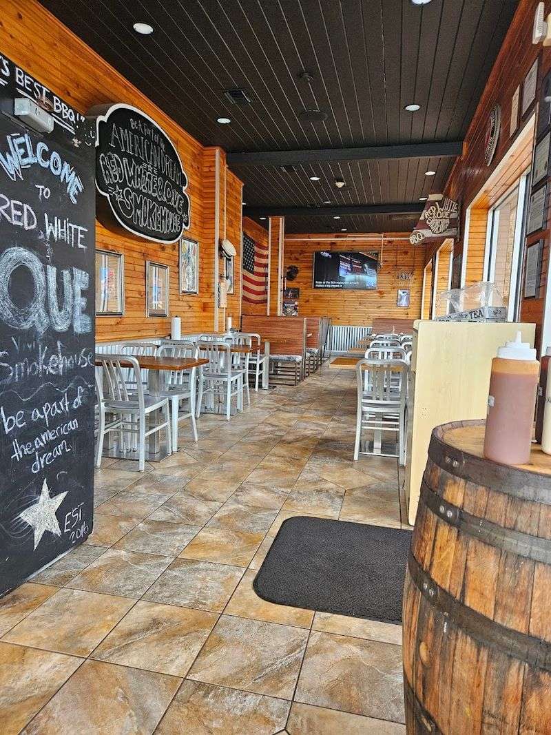 The Atmosphere: Small, Bright, and Built for BBQ Lovers