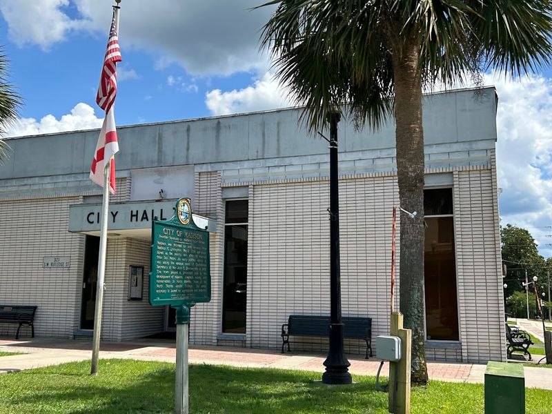 The Spirit of Small-Town Florida