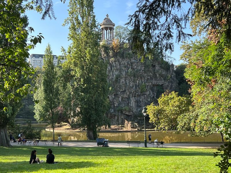 Parc des Buttes-Chaumont, Paris – A Local Favorite