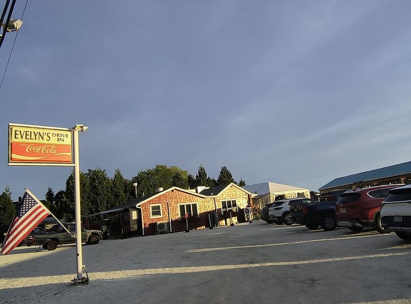 Evelyn's Drive-In — Tiverton