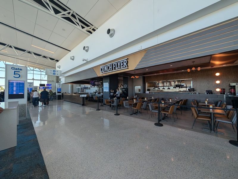 Dining Options That Reflect the Island Spirit