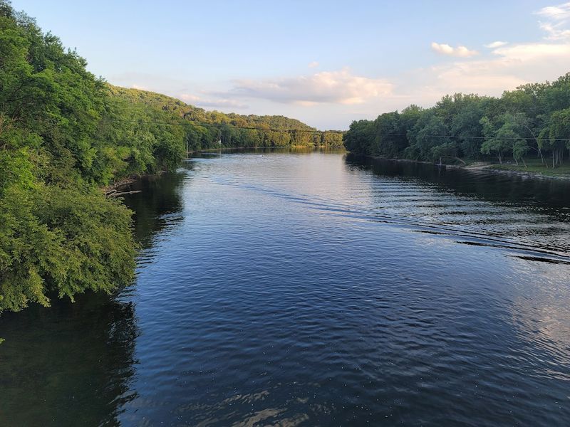 Breakfast by the River Is a Real Thing Here