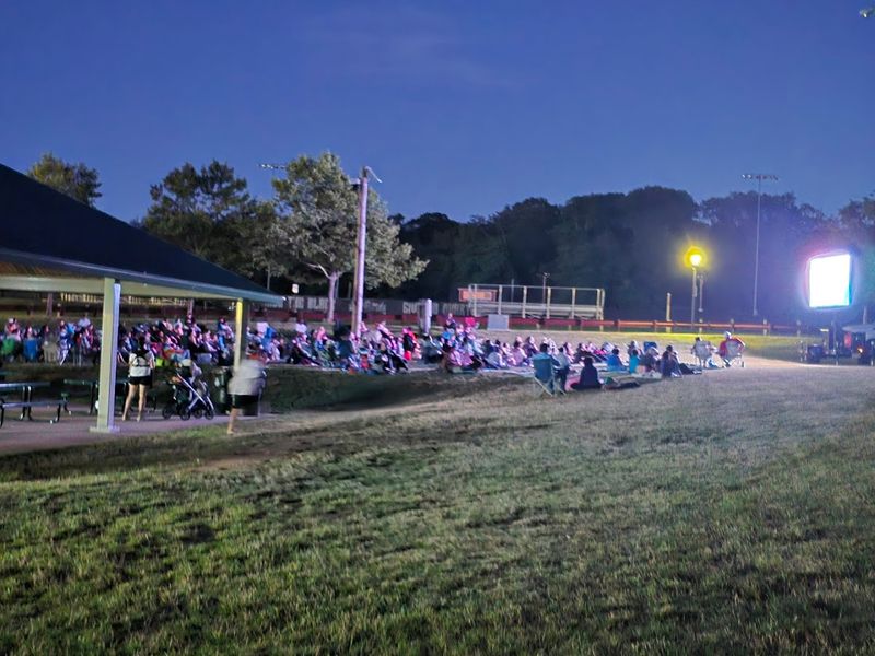 How the Park Handles Crowds Without Losing Its Appeal