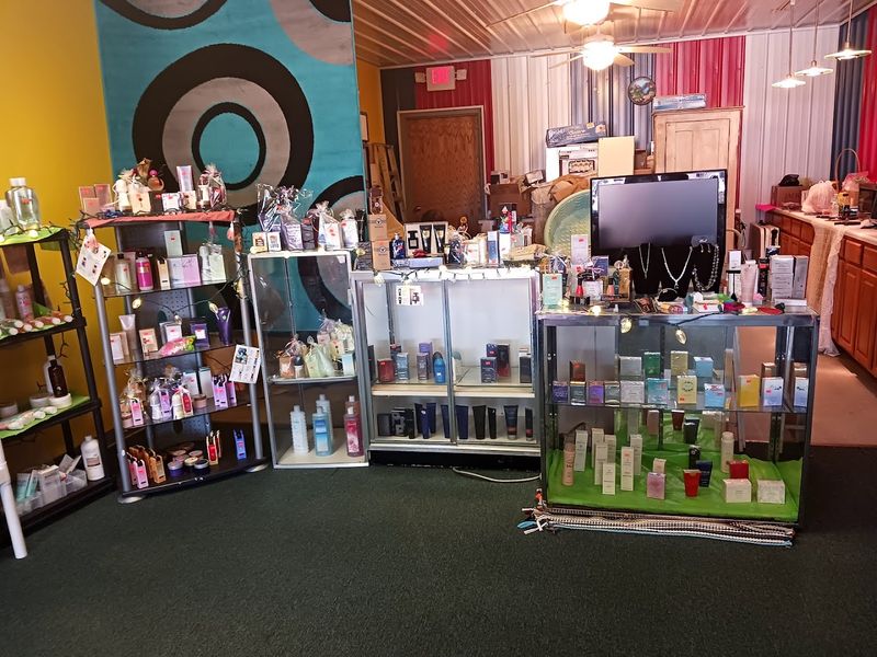 How This Market Connects to the Paw Paw Community